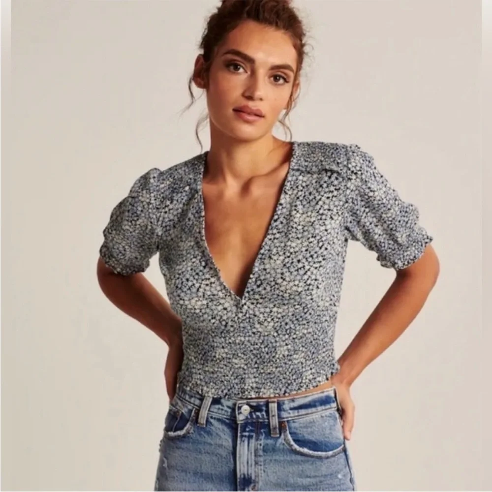 3/$21 Abercrombie & Fitch top - Picture 1 of 9